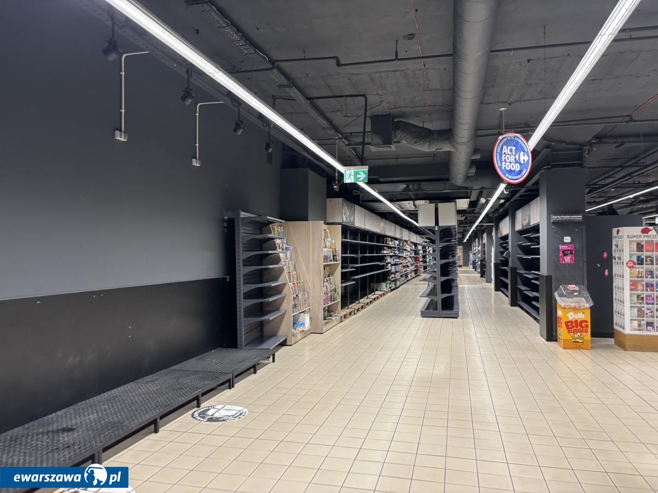 Carrefour Express przy ul. Marszałkowskiej 104/122 w Warszawie | fot. Bartosz Pańczyk