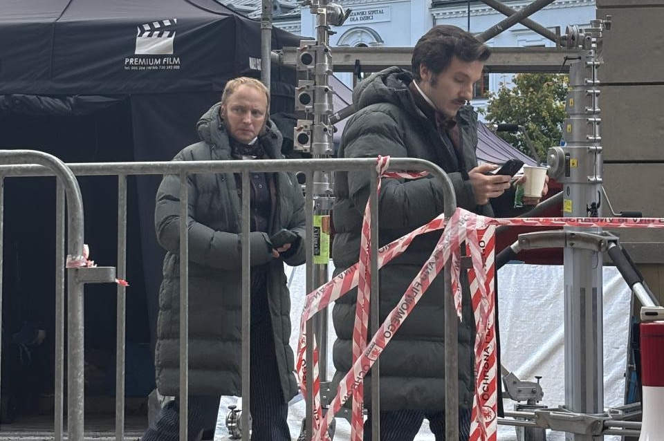 Jakub Gąsowski i Bartłomiej Firlet na planie "Lalki" w Warszawie | fot. Bartosz Pańczyk