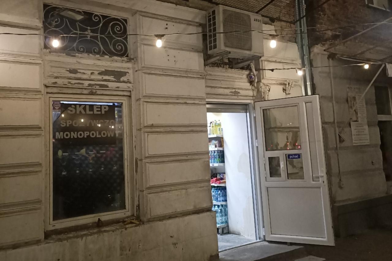 sklep monopolowy na Pradze-Północ | fot. Krzysztof Michalski / facebook.com/radnymichalskidlapragi