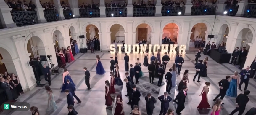 Studniówka 2026 uczniów Liceum Poniatowskiego w Warszawie | fot. @krzysztofkrolakfilm / TikTok