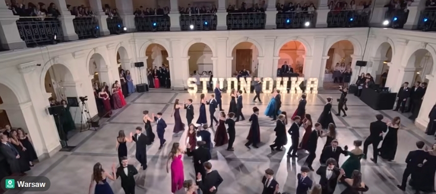 Studniówka 2026 uczniów Liceum Poniatowskiego w Warszawie | fot. @krzysztofkrolakfilm / TikTok