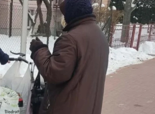 zmarznięta seniorka z Mławy | fot. KPP w Mławie