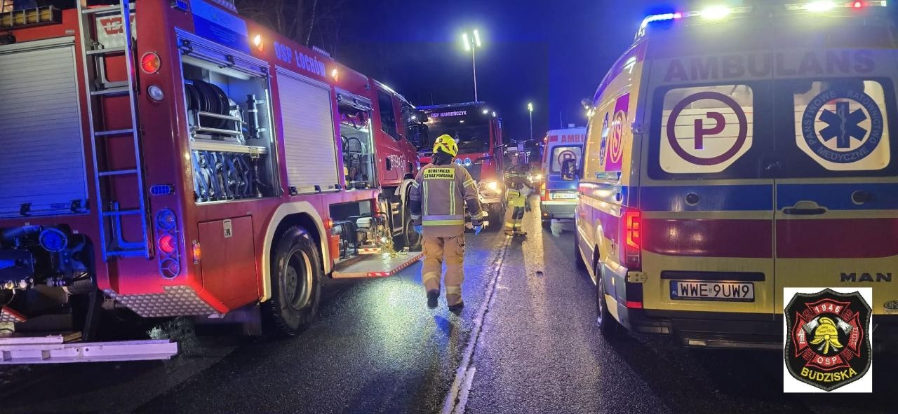 autobus wpadł do rowu | fot. facebook.com/ospbudziska