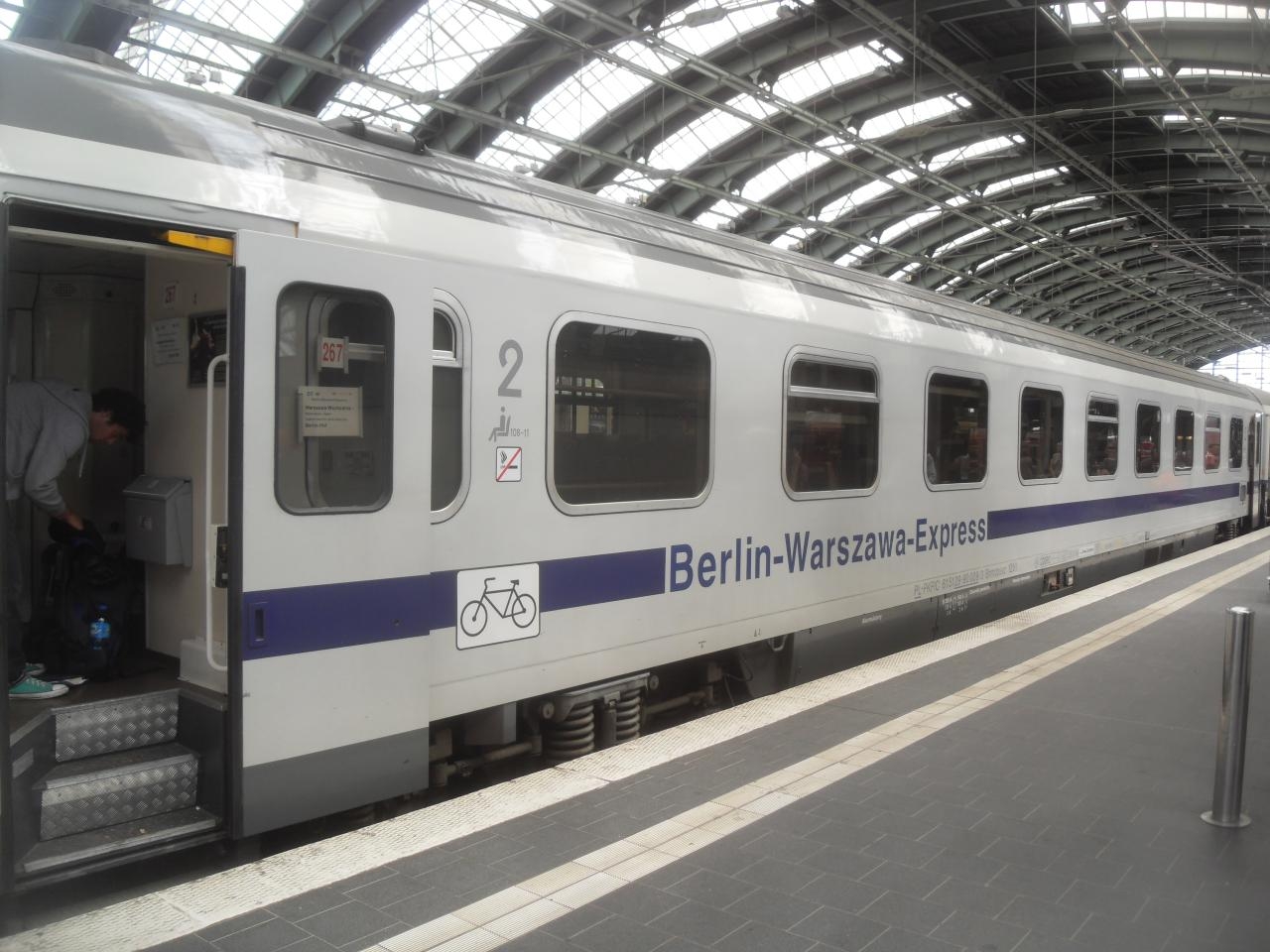 pociąg PKP Intercity relacji Berlin-Warszawa | fot. Autorstwa Wikimedia-User Jivee Blau - Praca własna, CC BY-SA 3.0, https://commons.wikimedia.org/w/index.php?curid=19647314