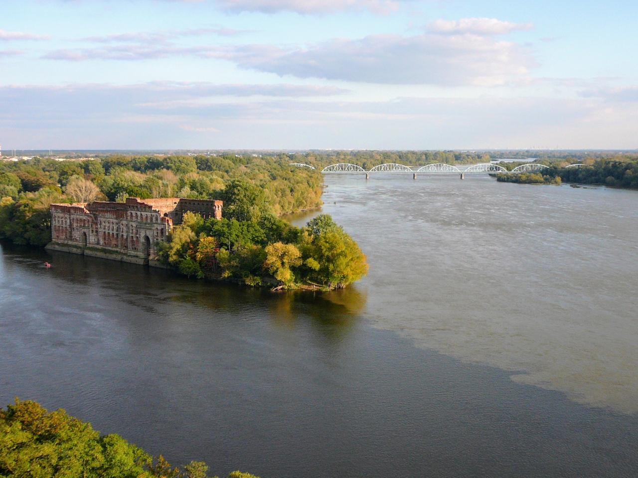 Ujście Narwi do Wisły w Nowym Dworze Mazowieckim | fot. Autorstwa Lawenda25 - Praca własna, CC BY-SA 3.0 pl, https://commons.wikimedia.org/w/index.php?curid=157568043
