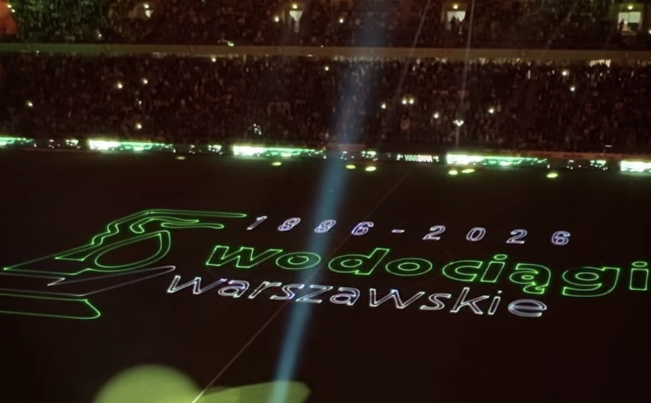 Laserowy pokaz sponsorowany przez Wodociągi Warszawskie na stadionie Legii