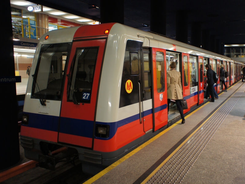 metro w Warszawie | fot. Autorstwa Muri - Praca własna, CC BY-SA 3.0, https://commons.wikimedia.org/w/index.php?curid=33819092