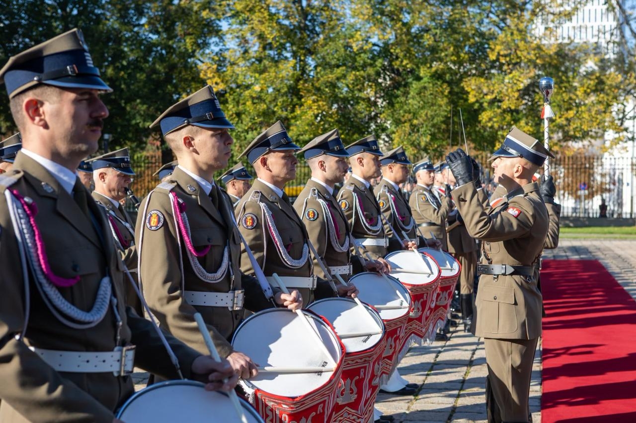 Pożegnalna wizyta prezydenta Estonii w Warszawie | fot. https://www.facebook.com/DowodztwoGarnizonuWarszawa