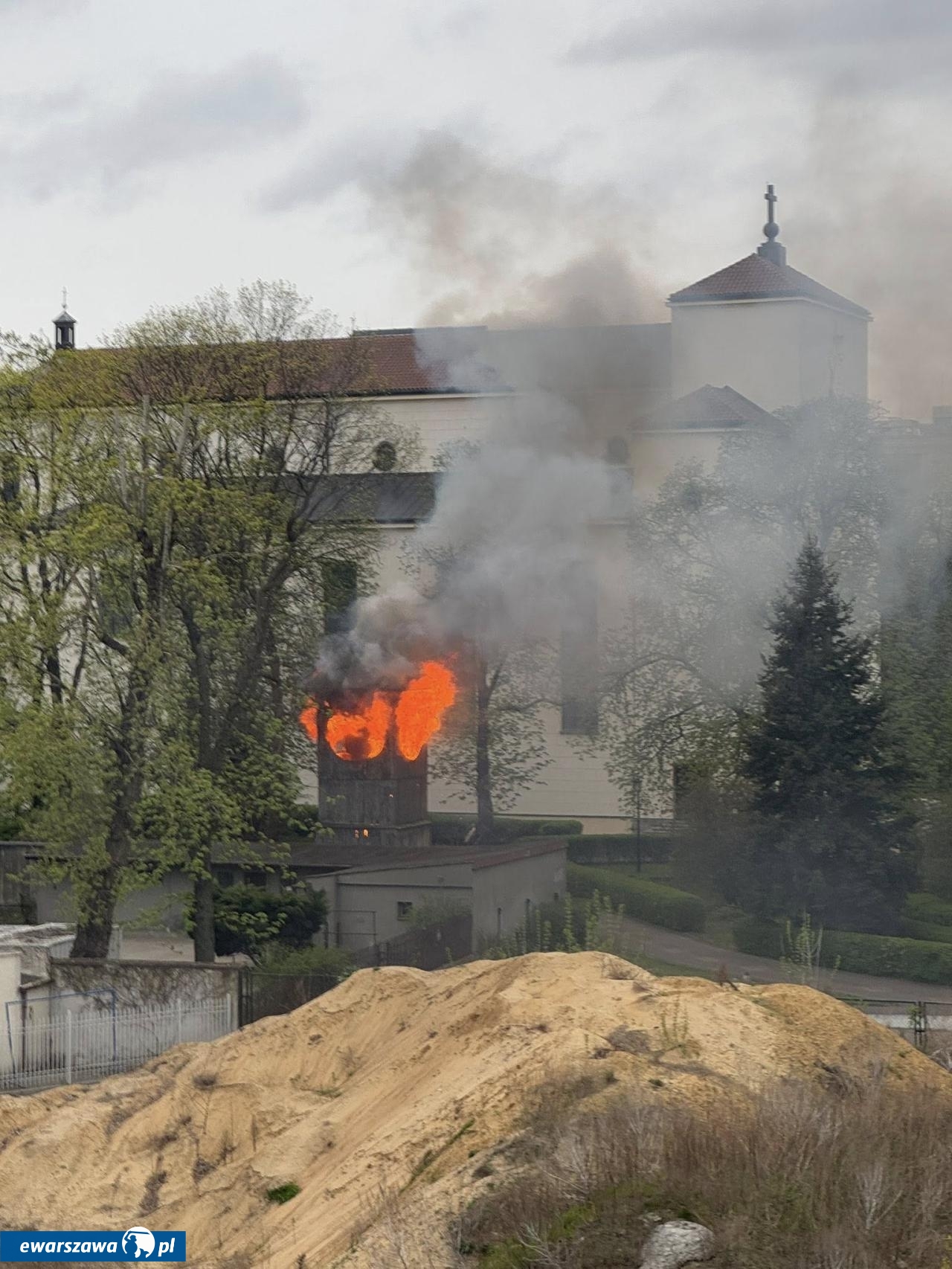 pożar dzwonnicy na Kamionku | fot. Tymoteusz Klara/facebook