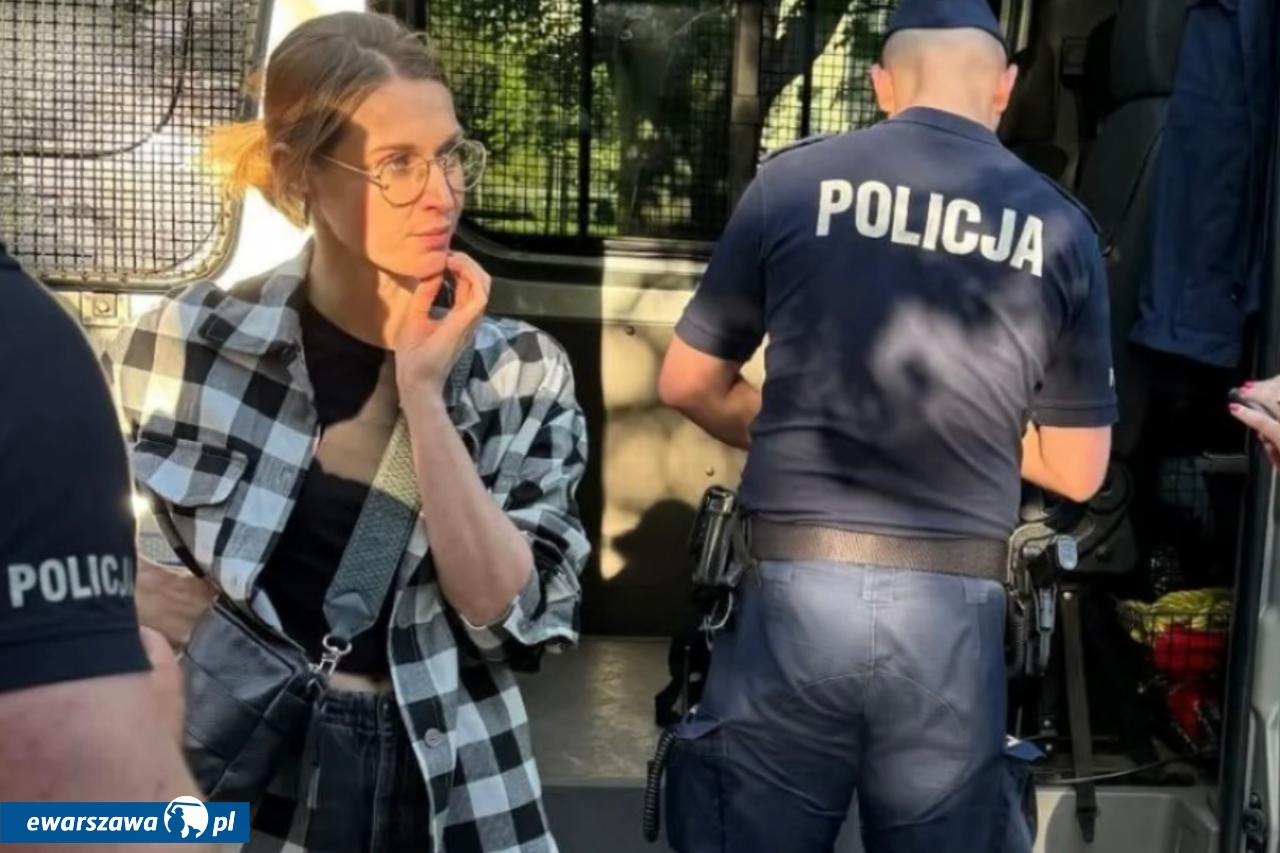 Julia Kamińska pod kliniką aborcyjną | fot. instagram.com/abotakprzychodnia