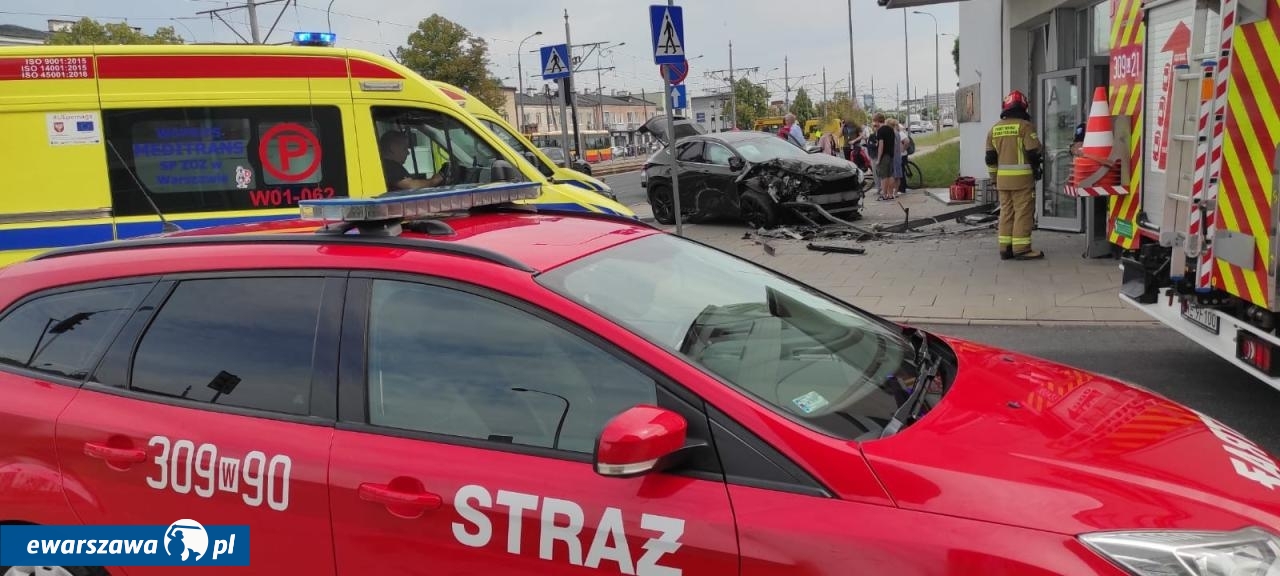 wypadek w Alei Krakowskiej | fot. Komenda Miejska PSP m.st. Warszawy