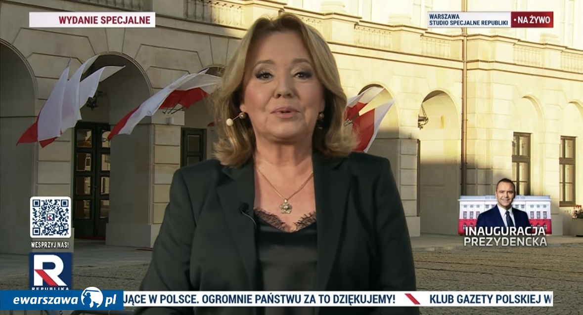 Danuta Holecka z programem Republiki pod Pałacem Prezydenckim | fot. Bartosz Pańczyk