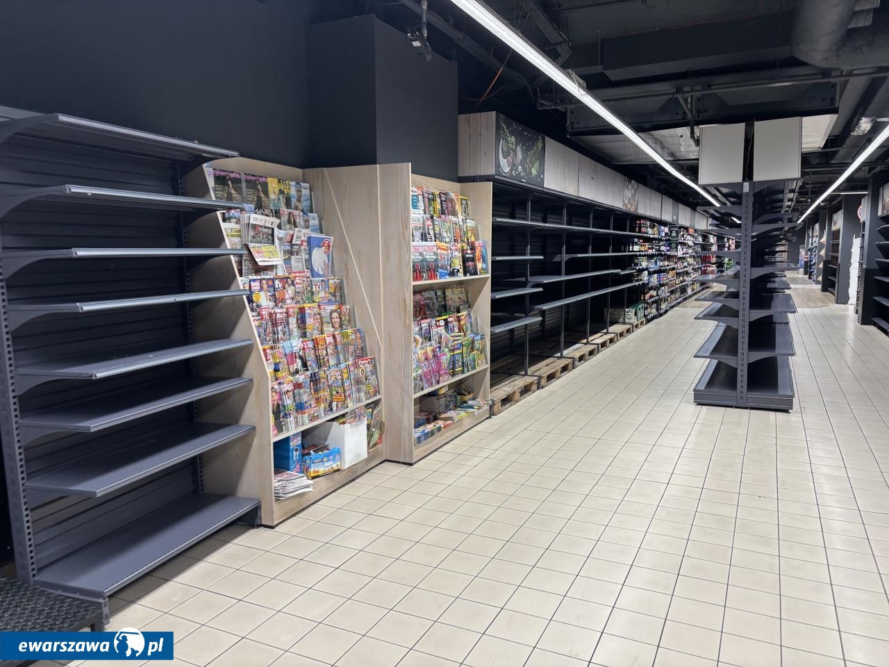 Carrefour Express przy ul. Marszałkowskiej 104/122 w Warszawie | fot. Bartosz Pańczyk