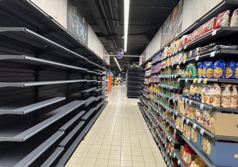 Carrefour Express przy ul. Marszałkowskiej 104/122 w Warszawie | fot. Bartosz Pańczyk