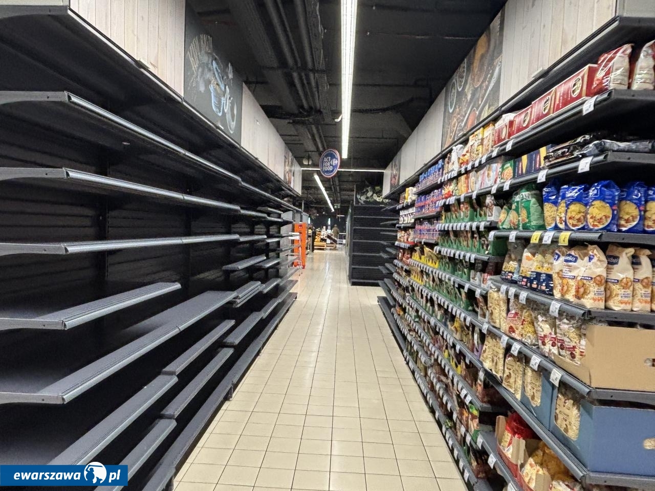 Carrefour Express przy ul. Marszałkowskiej 104/122 w Warszawie | fot. Bartosz Pańczyk