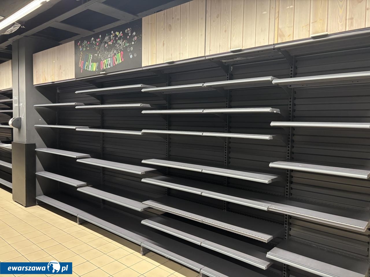 Carrefour Express przy ul. Marszałkowskiej 104/122 w Warszawie | fot. Bartosz Pańczyk