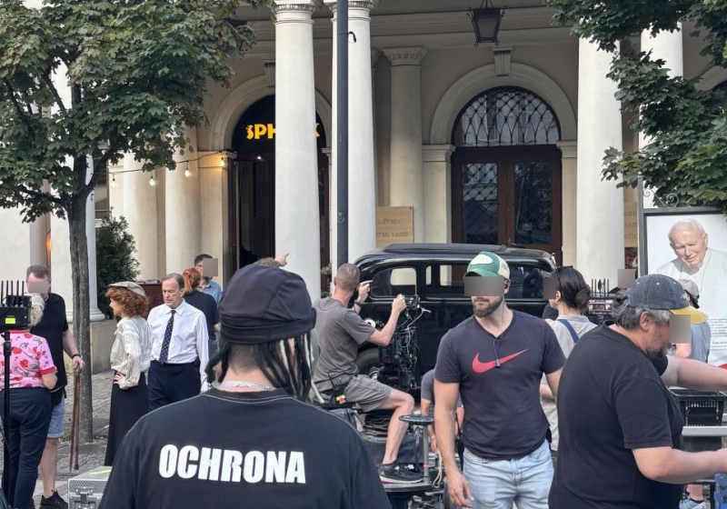 plan drugiego sezonu serialu "Gra z cieniem" na Krakowskim Przedmieściu | fot. Bartosz Pańczyk