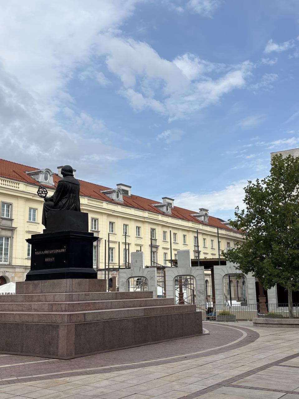budowa scenografii na potrzeby filmu "Lalka" | fot. Bartosz Pańczyk