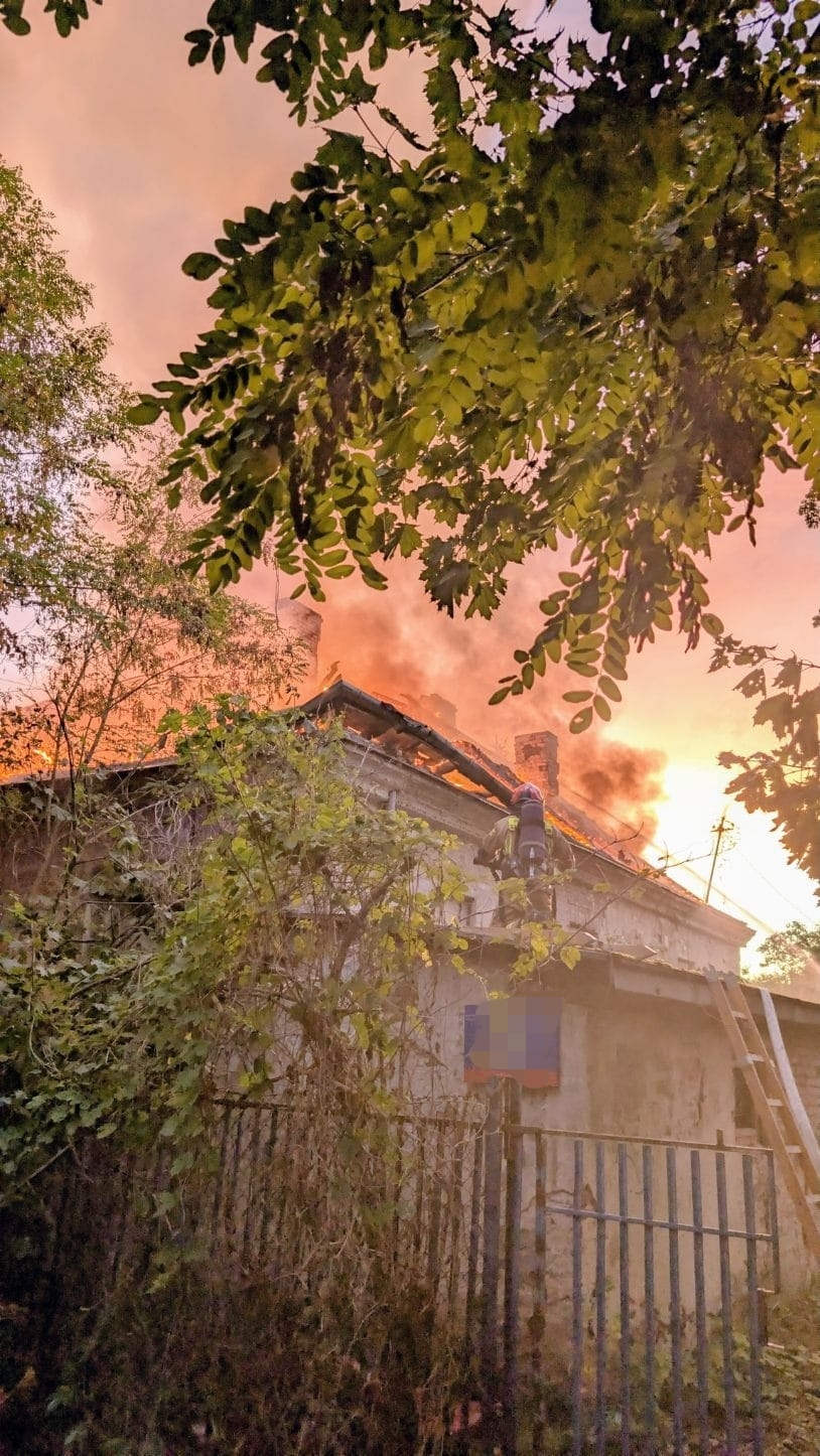 pożar przy Żwirki i Wigury w Warszawie | fot. x.com/PogRatunkoweWaw