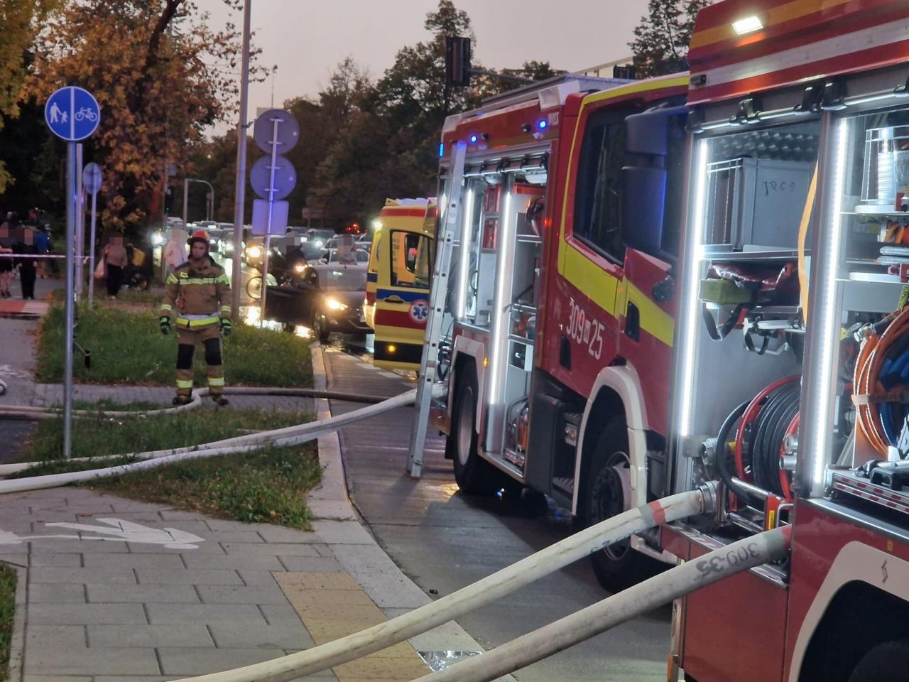 pożar przy Żwirki i Wigury w Warszawie | fot. x.com/PogRatunkoweWaw