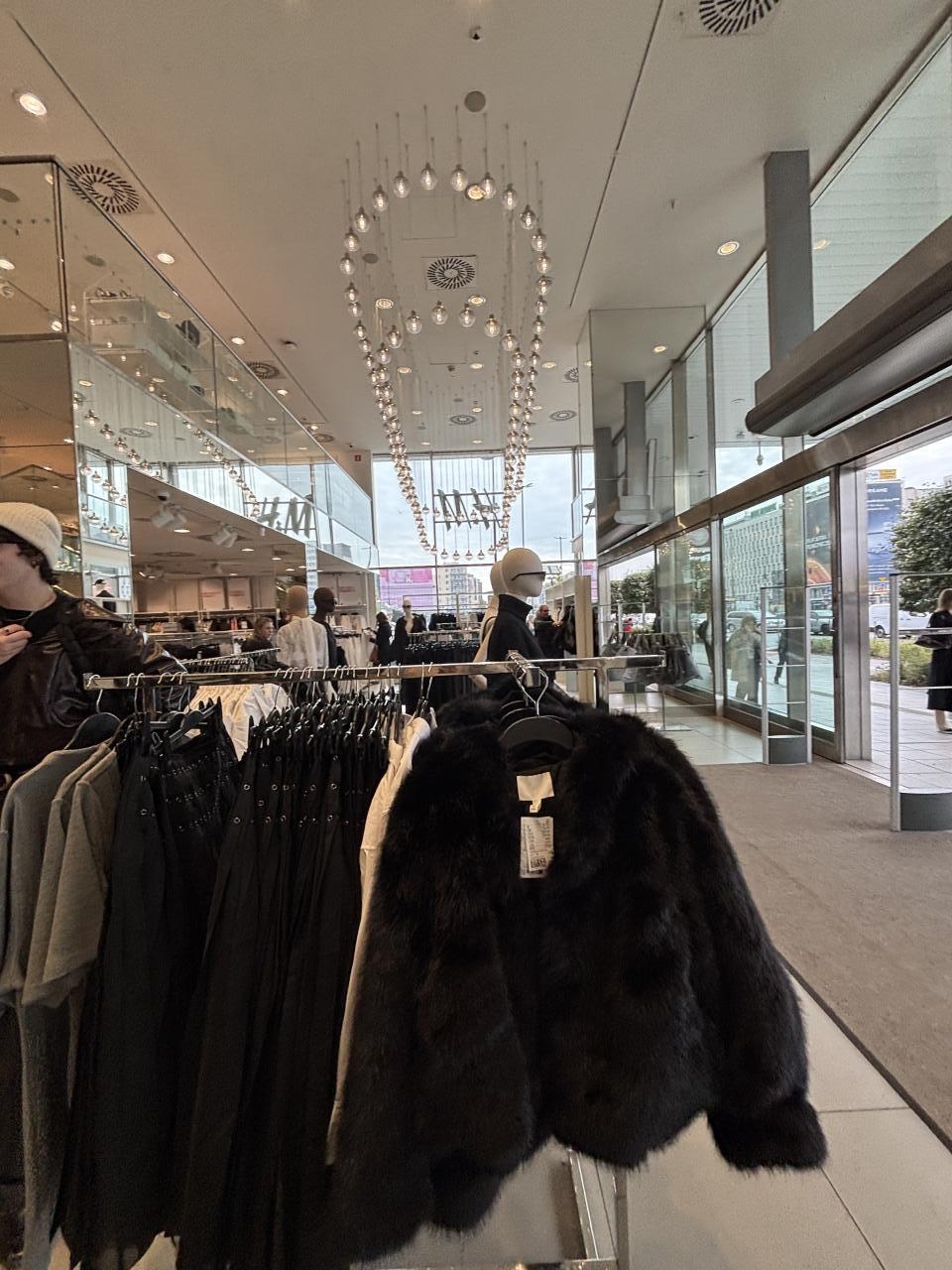 H&M przy ul. Marszałkowskiej w Warszawie | fot. Bartosz Pańczyk
