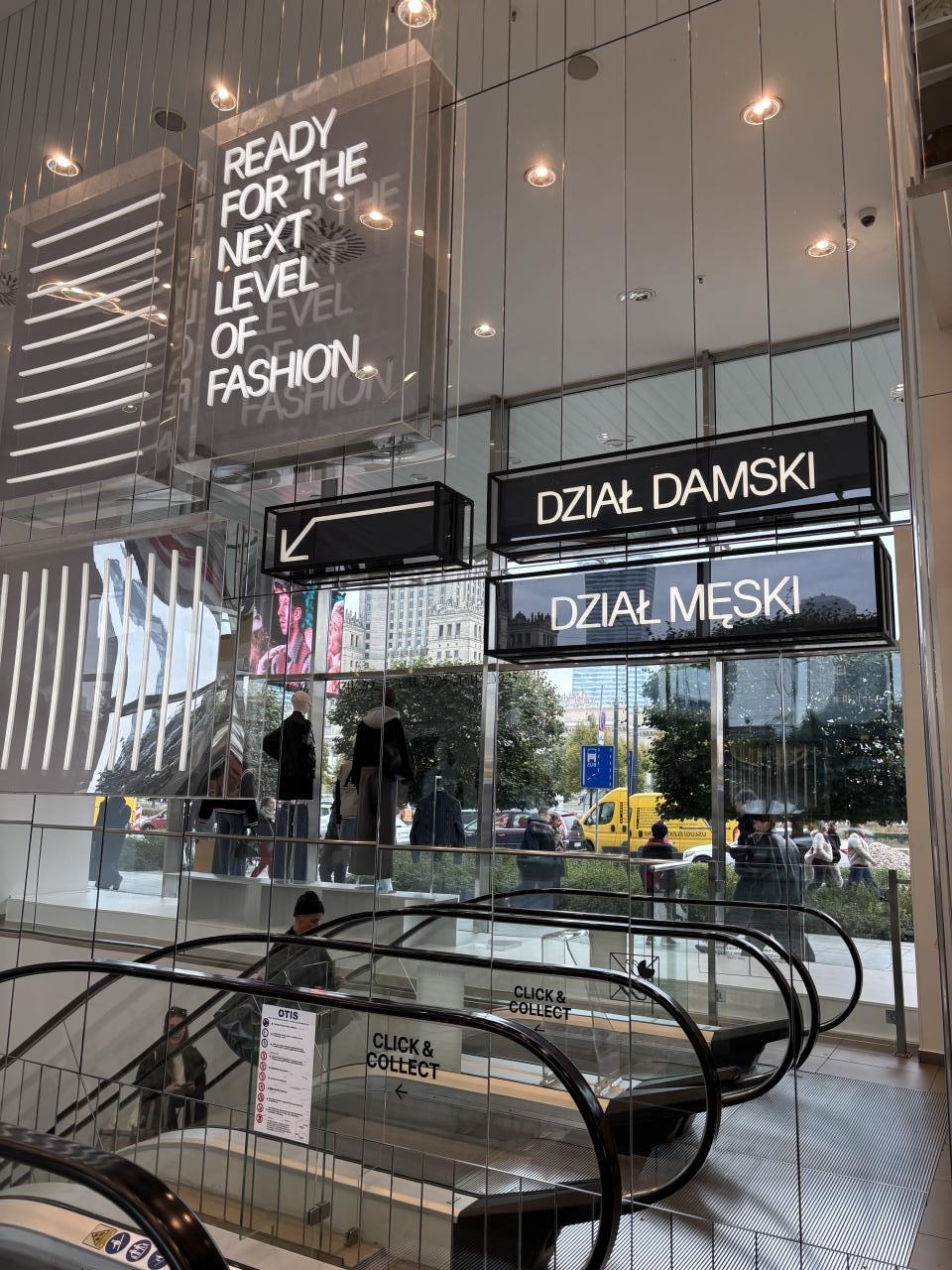 H&M przy ul. Marszałkowskiej w Warszawie | fot. Bartosz Pańczyk