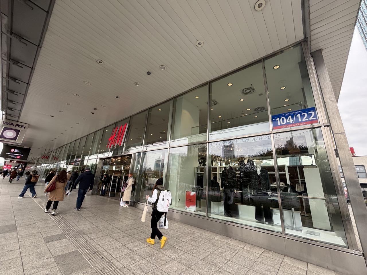 H&M przy ul. Marszałkowskiej w Warszawie | fot. Bartosz Pańczyk