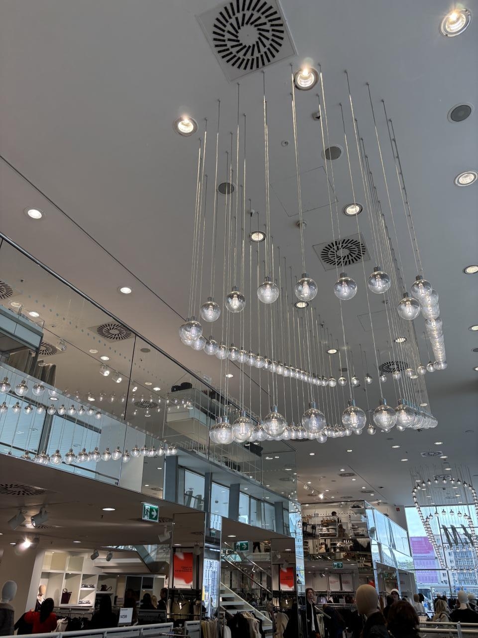 H&M przy ul. Marszałkowskiej w Warszawie | fot. Bartosz Pańczyk