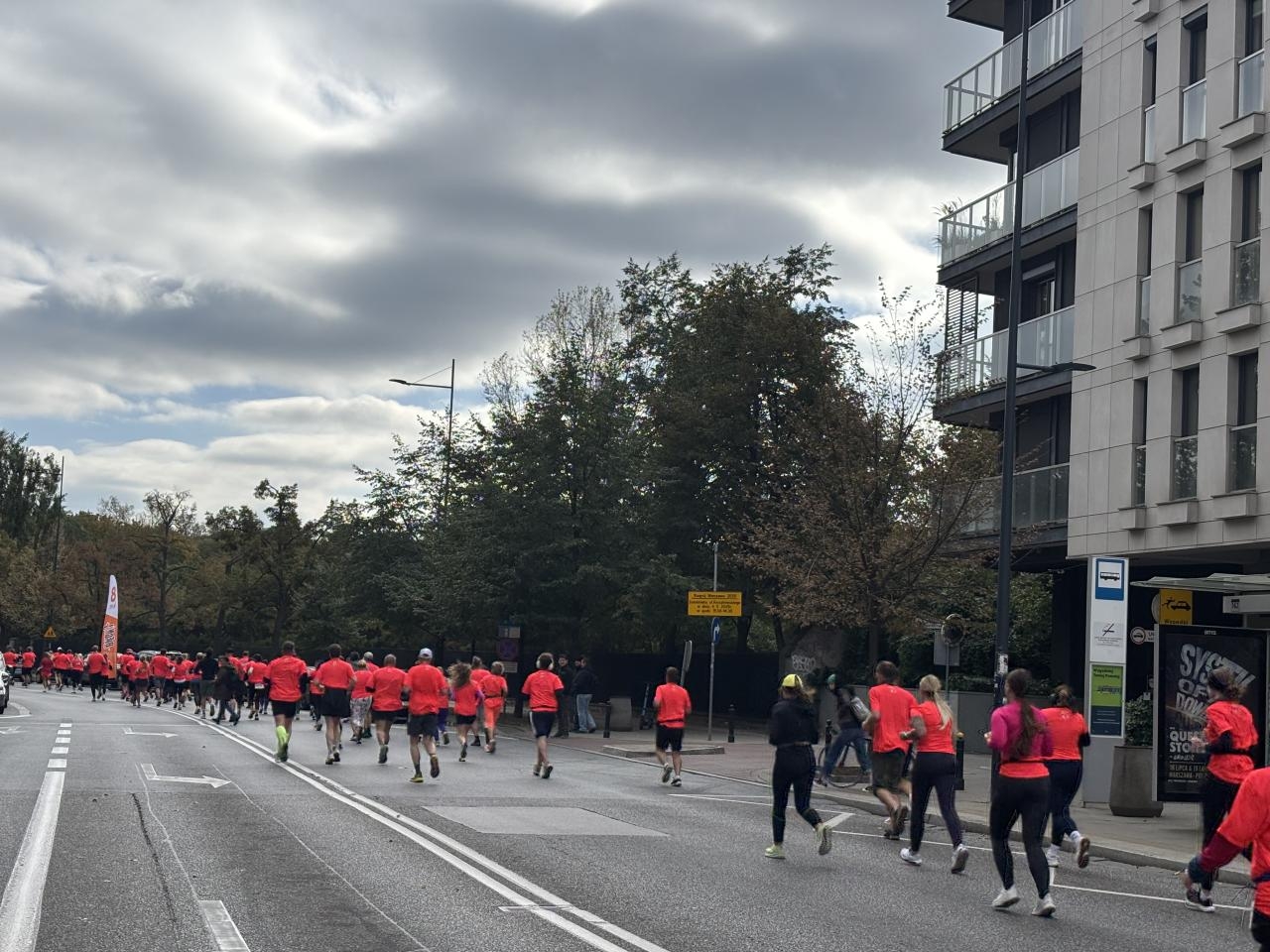 biegacze z "Biegnij Warszawo" | fot. Bartosz Pańczyk