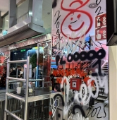 pożegnalna impreza H&M'u przy Marszałkowskiej w Warszawie | fot. Bartosz Pańczyk