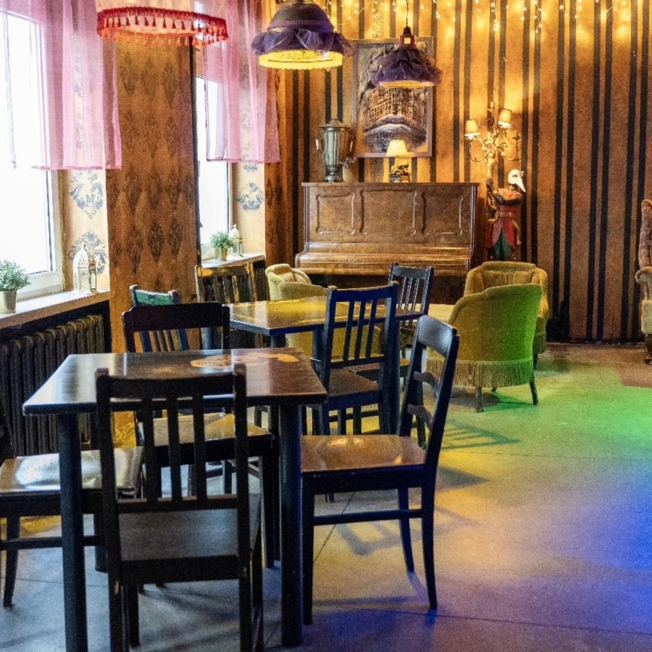 klubokawiarnia przy Żurawiej 22 w Warszawie | fot. facebook.com/ksiadzzosiedla