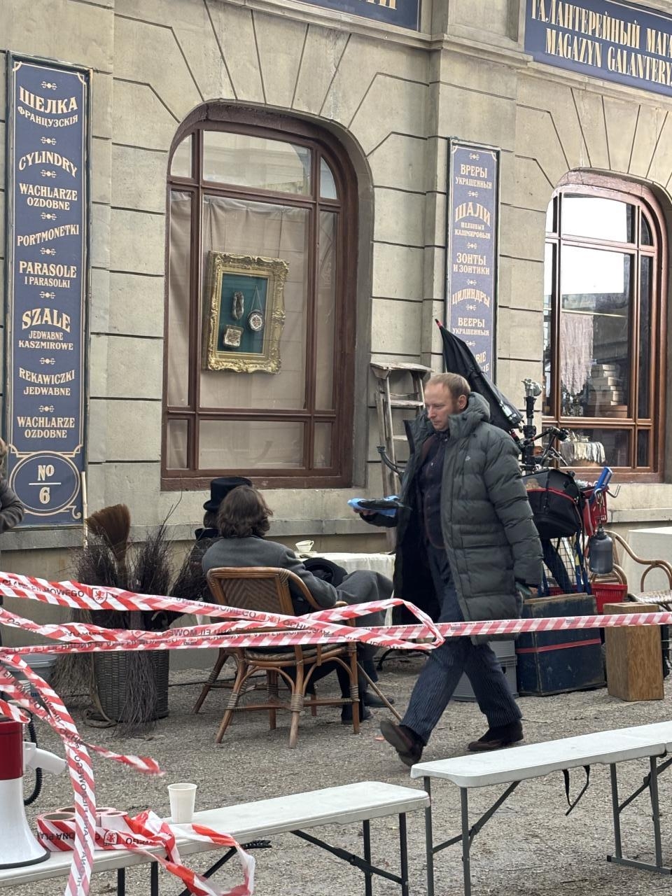 Bartłomiej Firlet na planie "Lalki" w Warszawie | fot. Bartosz Pańczyk