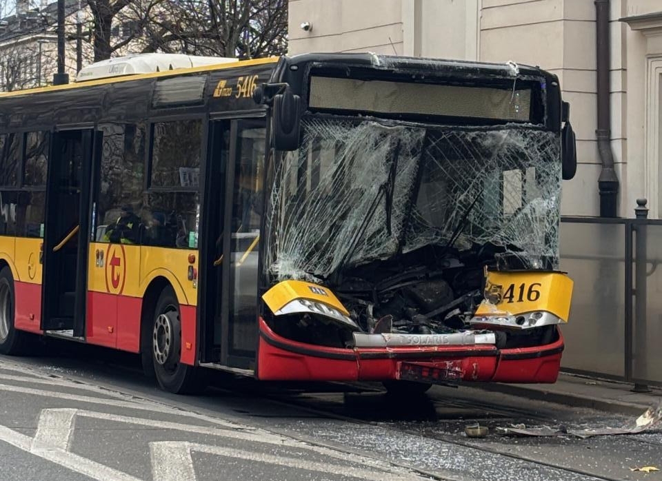 autobus po wypadku w Śródmieściu | fot. Bartosz Pańczyk