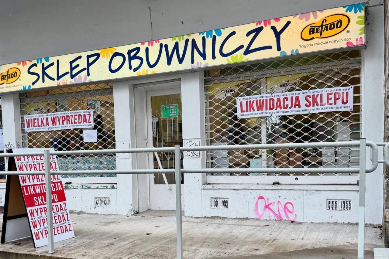 likwidowany sklep obuwniczy z Saskiej Kępy | fot. Muszelka / Facebook
