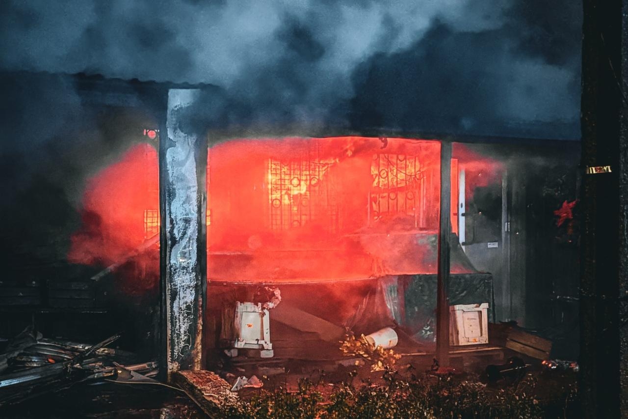 pożar przy Bakalarskiej | fot. Maciej Krysiński / Państwowa Straż Pożarna