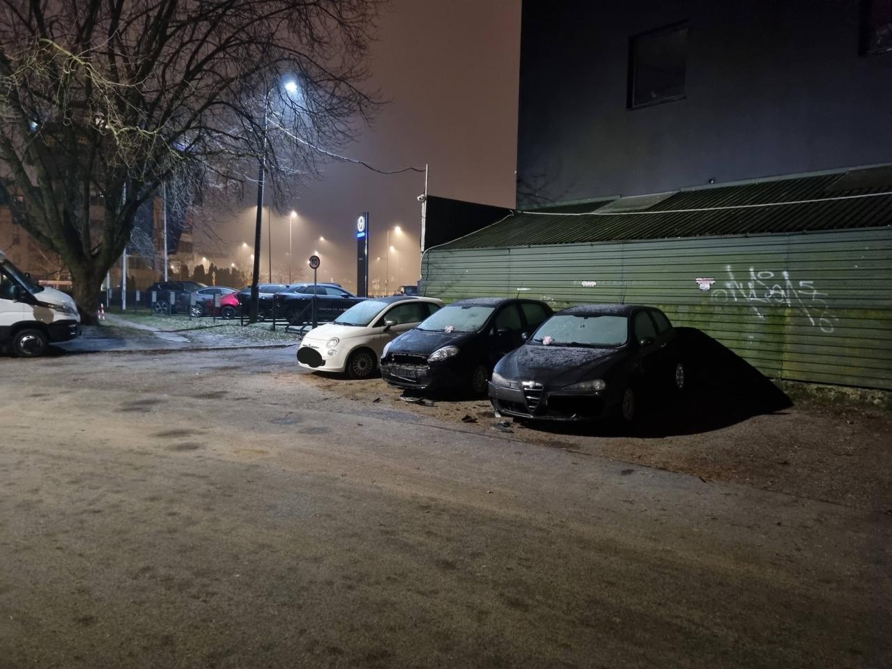 zniszczone samochody na Ursynowie | fot. Ewa H./facebook