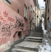 Kamienne schodki przy ul. Bugaj na Starym Mieście w Warszawie | fot. Bartosz Pańczyk