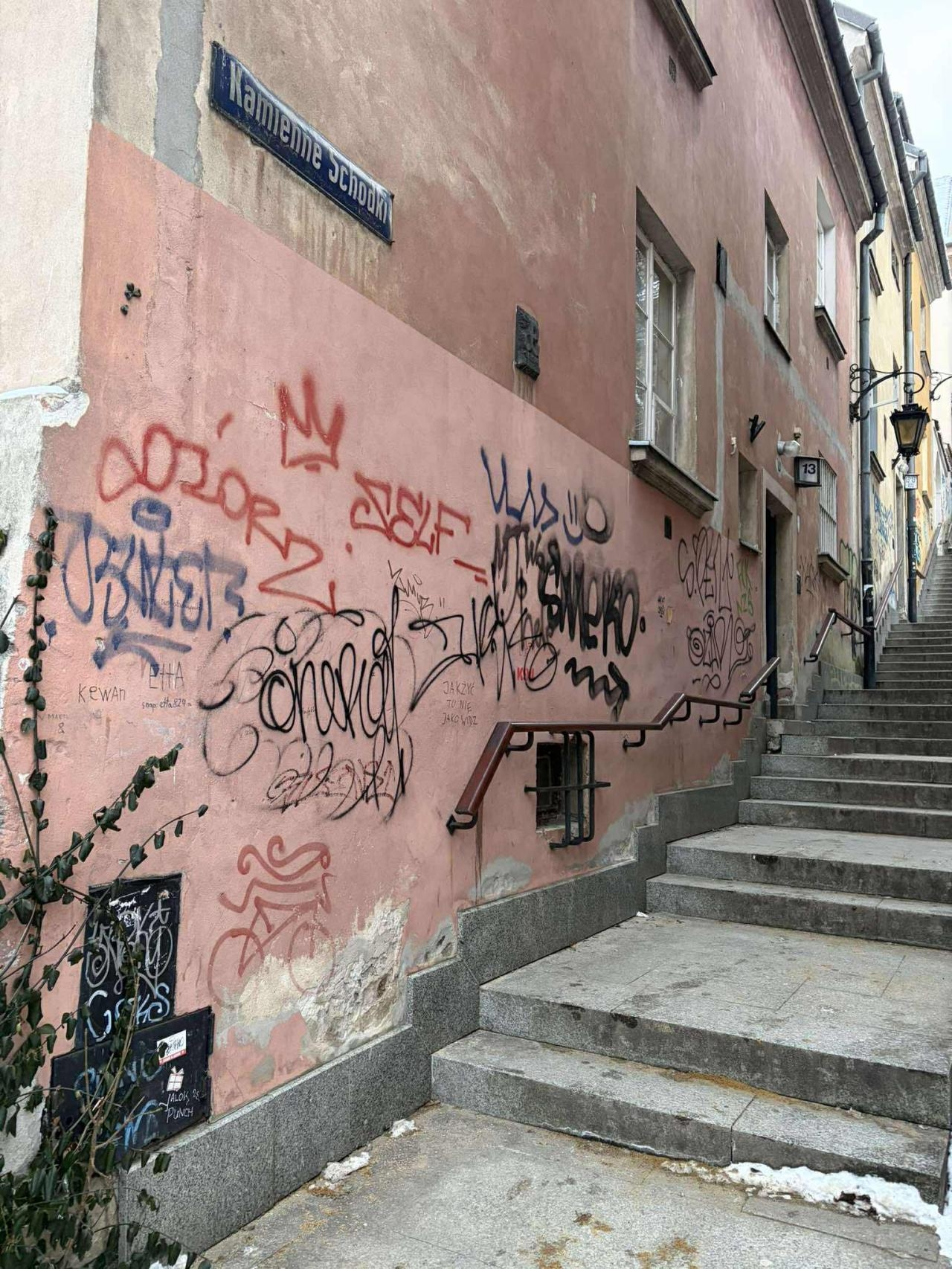 Kamienne schodki przy ul. Bugaj na Starym Mieście w Warszawie | fot. Bartosz Pańczyk