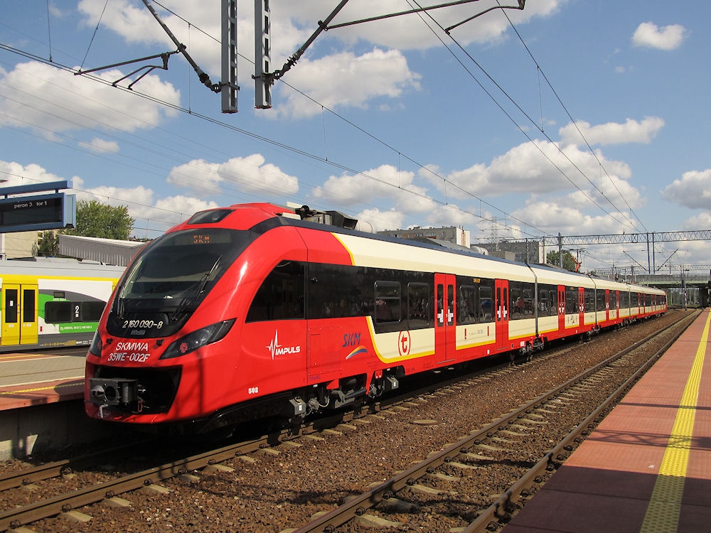 SKM | fot. By Janusz Jakubowski from Warsaw, Poland - Newag "Impuls" 35WE-002, SKM Warszawa, CC BY 2.0, https://commons.wikimedia.org/w/index.php?curid=103764836