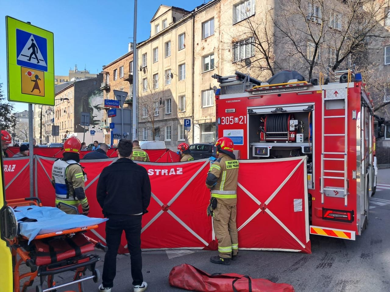 Skuter zderzył się z autem przy ul. Szwedzkiej w Warszawie | fot. facebook.com/kmpspwarszawa