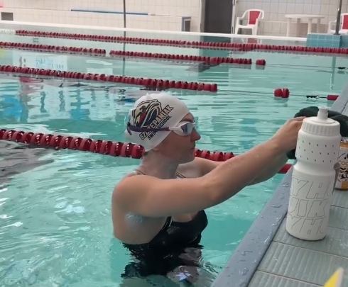 Karolina Szczepaniak na basenie | fot. instagram.com/szczepaniak.ultraswim/