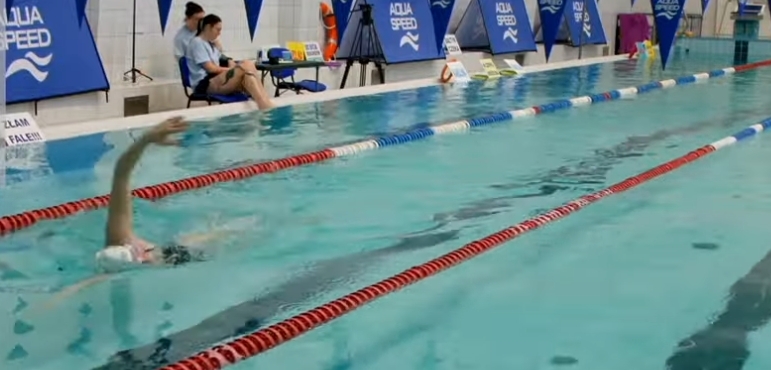 Karolina Szczepaniak na basenie | fot. instagram.com/szczepaniak.ultraswim/