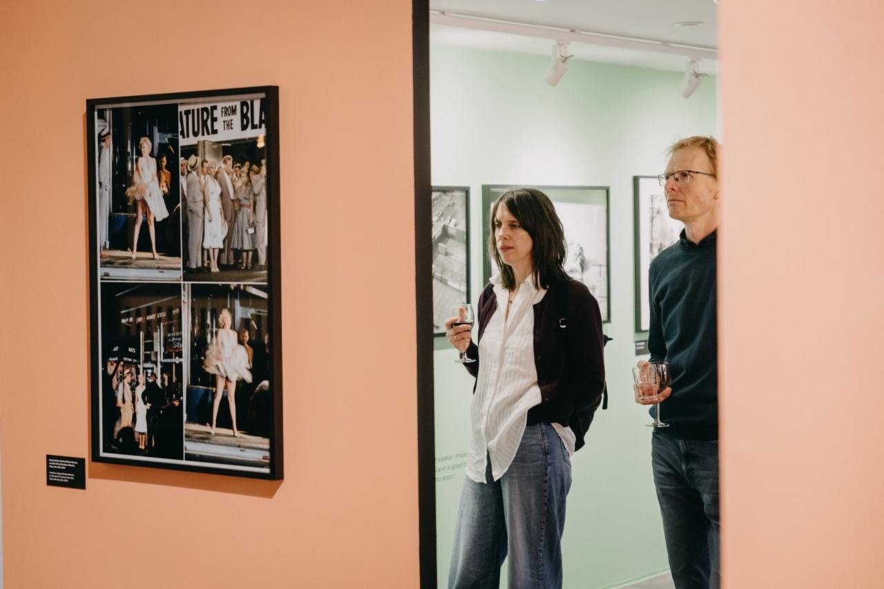 wystawa fotografii Elliotta Erwitta w Warszawie | fot. facebook.com/DomSpotkanzHistoria