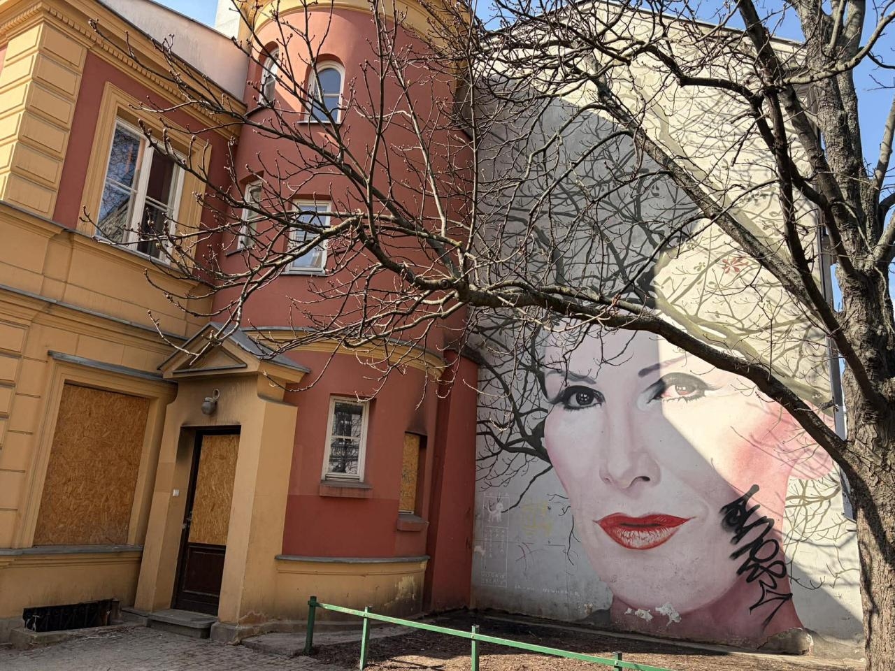 mural Kory przy Nowym Świecie w Warszawie | fot. Bartosz Pańczyk