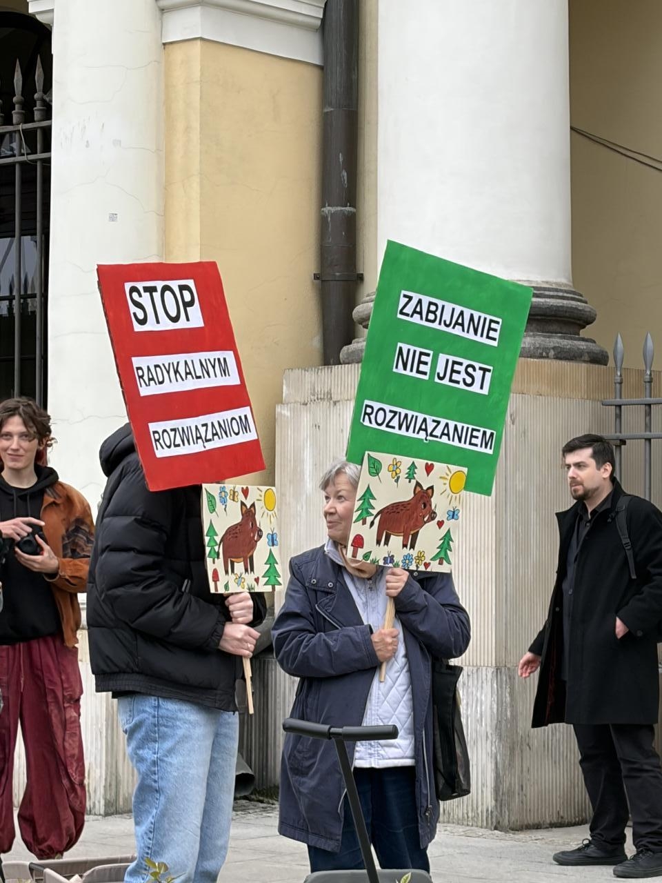 pikieta w Warszawie w obronie dzików | fot. Bartosz Pańczyk