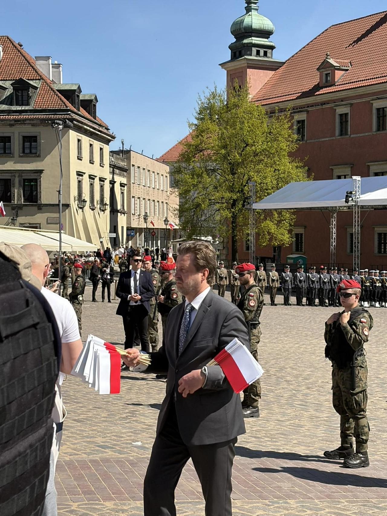 Dzień Flagi na placu Zamkowym w Warszawie | fot. Bartosz Pańczyk