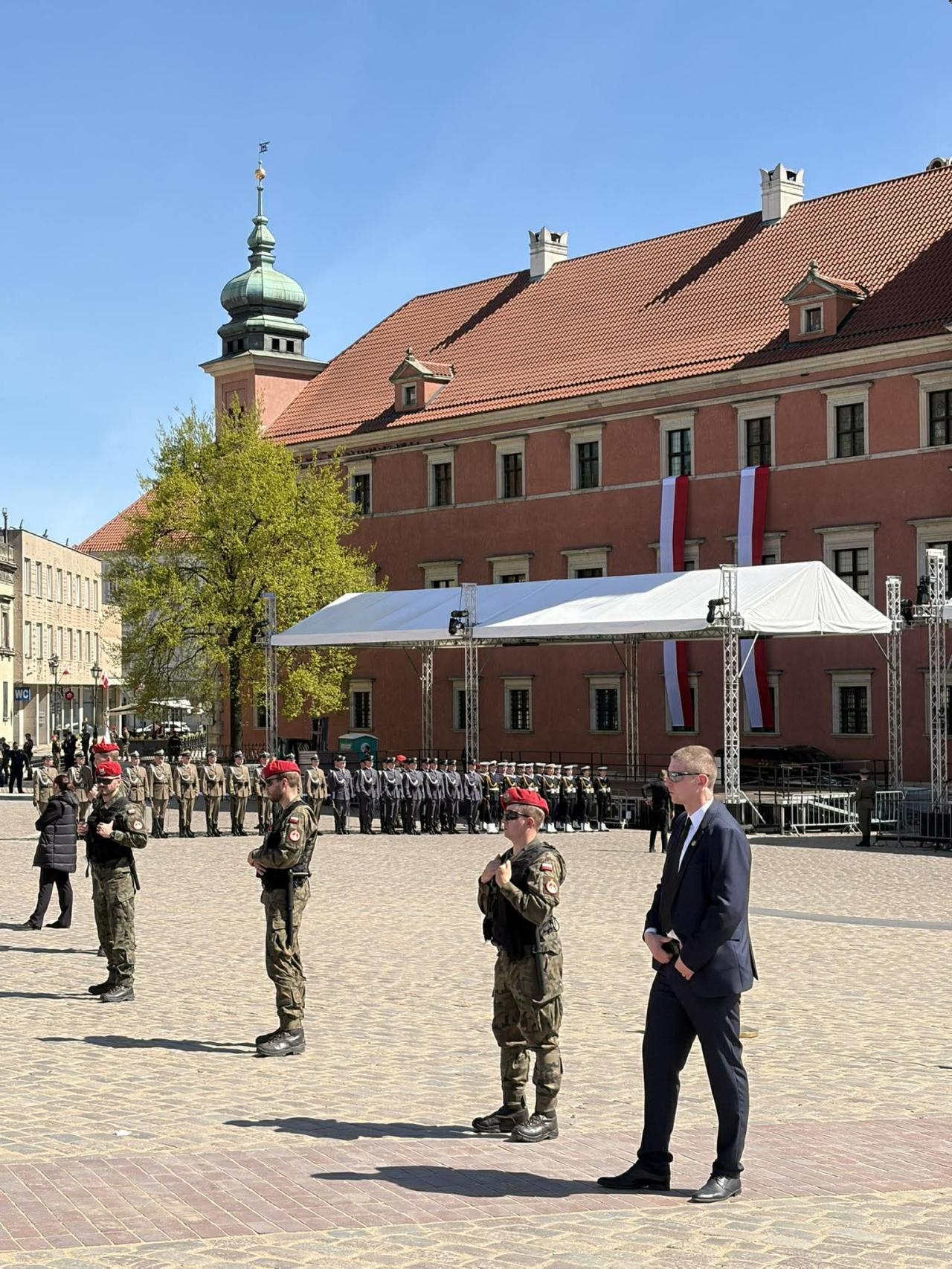 Dzień Flagi na placu Zamkowym w Warszawie | fot. Bartosz Pańczyk