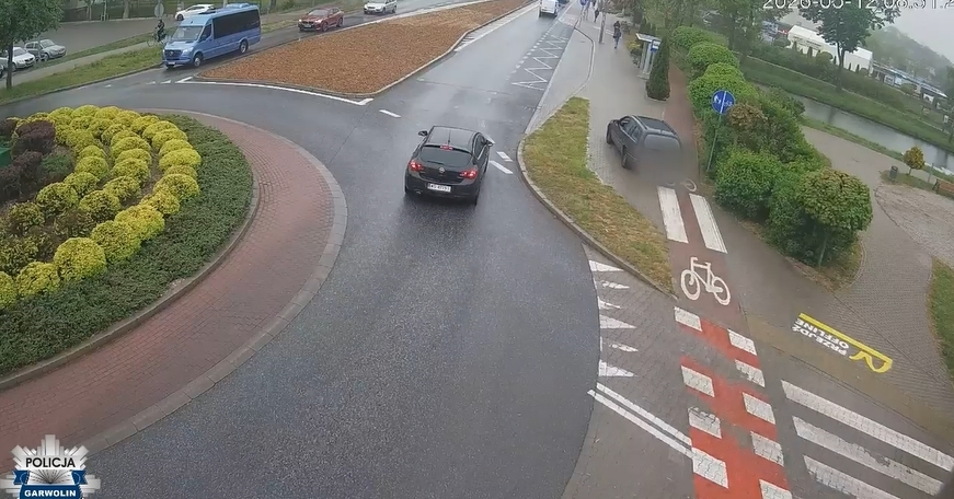 pościg za 29-latkiem, który jest podejrzany o kradzieże paliwa | fot. mazowiecka.policja.gov.pl