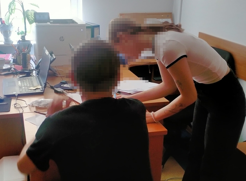 przesłuchiwany Ukrainiec, który okradał sklep na Bielanach w Warszawie | fot. zoliborz.policja.gov.pl