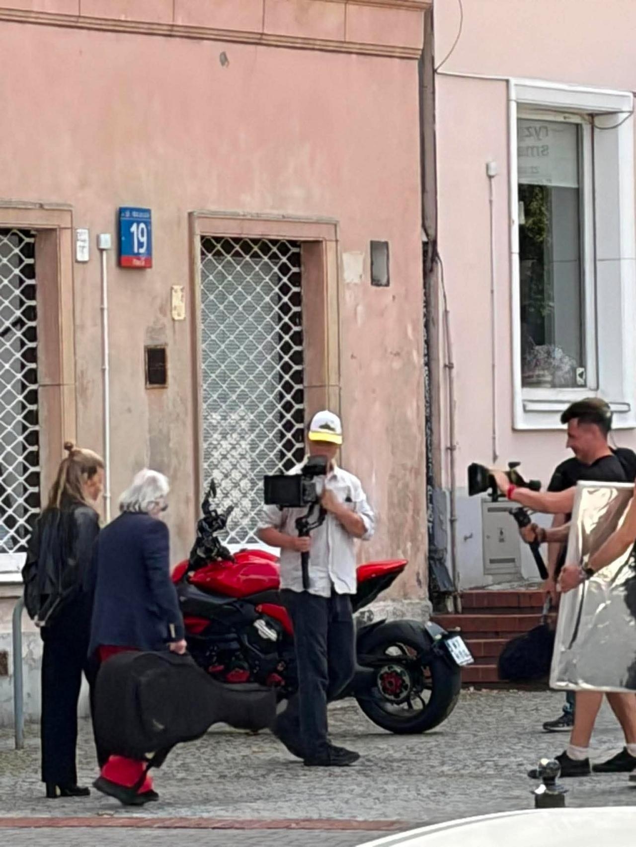 Marta Manowska na planie nowej edycji "The Voice Senior" na Mariensztacie w Warszawie | fot. Bartosz Pańczyk